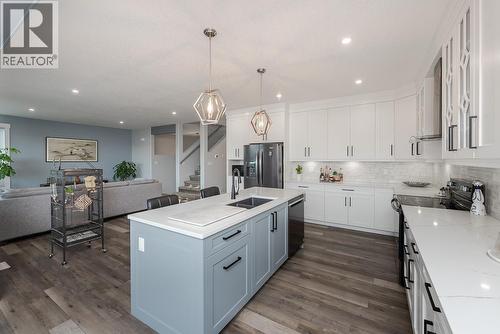 7204 Foxridge Drive, Prince George, BC - Indoor Photo Showing Kitchen With Double Sink With Upgraded Kitchen
