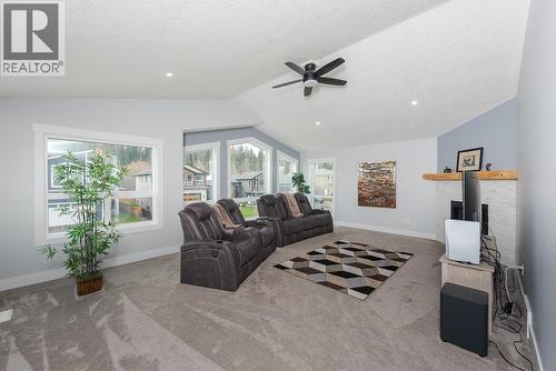 7204 Foxridge Drive, Prince George, BC - Indoor Photo Showing Living Room