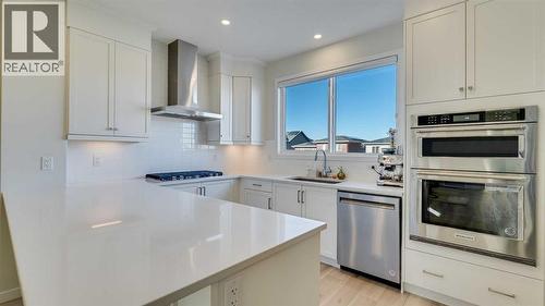 18 Amblehurst Path NW  Calgary, AB T3P 1W8