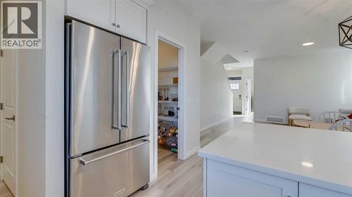18 Amblehurst Path Nw, Calgary, AB - Indoor Photo Showing Kitchen