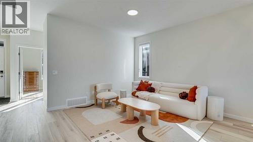 18 Amblehurst Path Nw, Calgary, AB - Indoor