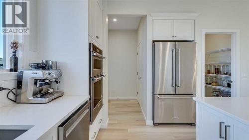 18 Amblehurst Path Nw, Calgary, AB - Indoor Photo Showing Kitchen