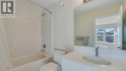 18 Amblehurst Path Nw, Calgary, AB - Indoor Photo Showing Bathroom