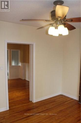 29 Oxford Street, Hamilton, ON - Indoor Photo Showing Other Room