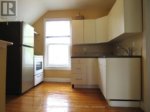 29 Oxford Street, Hamilton, ON - Indoor Photo Showing Kitchen