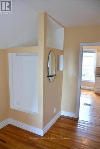 29 Oxford Street, Hamilton, ON - Indoor Photo Showing Other Room