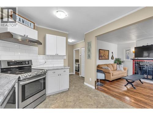 796 Chase Avenue, Penticton, BC - Indoor Photo Showing Kitchen
