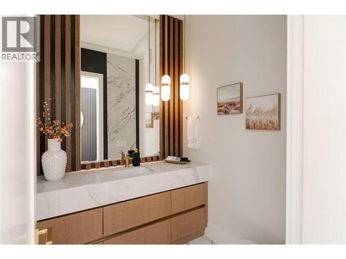 1016 Emslie Street, Kelowna, BC - Indoor