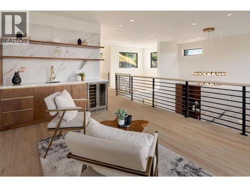 1016 Emslie Street, Kelowna, BC - Indoor