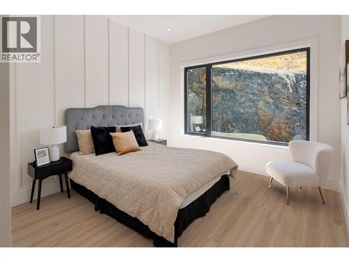 1016 Emslie Street, Kelowna, BC - Indoor Photo Showing Bedroom