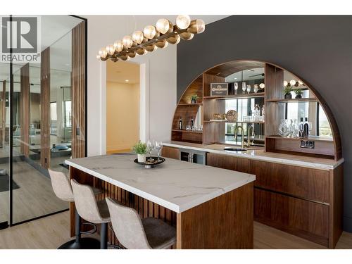 1016 Emslie Street, Kelowna, BC - Indoor Photo Showing Dining Room