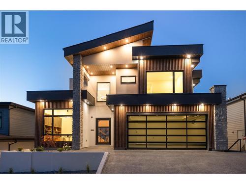 1016 Emslie Street, Kelowna, BC - Outdoor
