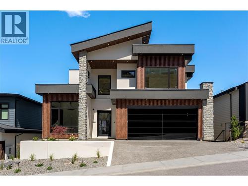 1016 Emslie Street, Kelowna, BC - Outdoor