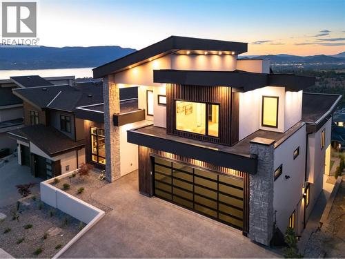 1016 Emslie Street, Kelowna, BC - Outdoor