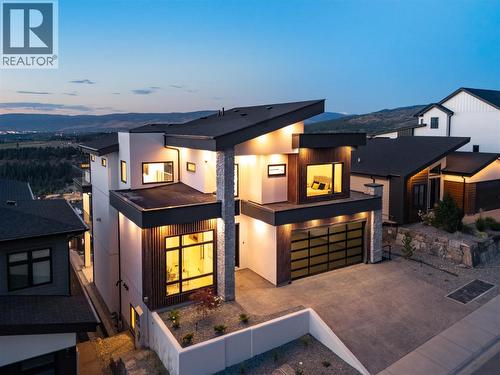 1016 Emslie Street, Kelowna, BC - Outdoor