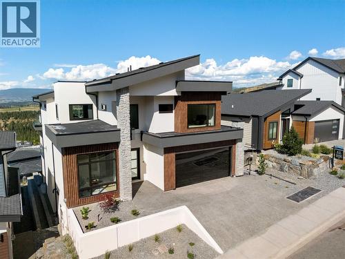 1016 Emslie Street, Kelowna, BC - Outdoor