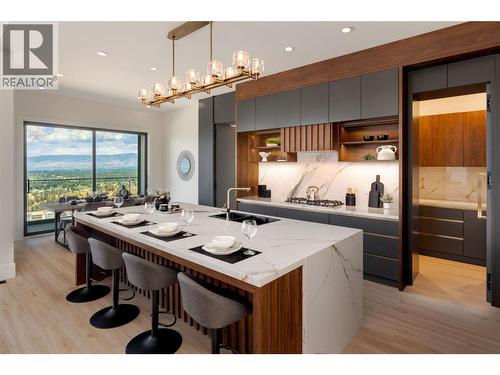 1016 Emslie Street, Kelowna, BC - Indoor Photo Showing Kitchen With Upgraded Kitchen