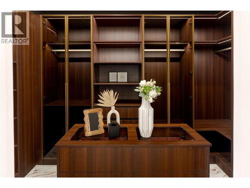 1016 Emslie Street, Kelowna, BC - Indoor Photo Showing Other Room