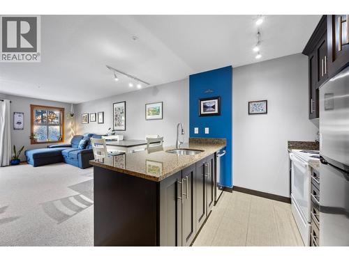 3190 Creekside Way Unit# 208, Sun Peaks, BC - Indoor Photo Showing Kitchen