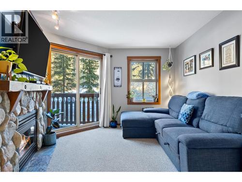 3190 Creekside Way Unit# 208, Sun Peaks, BC - Indoor Photo Showing Living Room With Fireplace