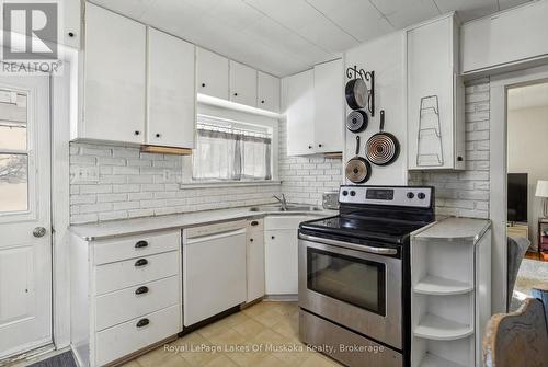 60 West Road W, Huntsville (Chaffey), ON - Indoor Photo Showing Kitchen