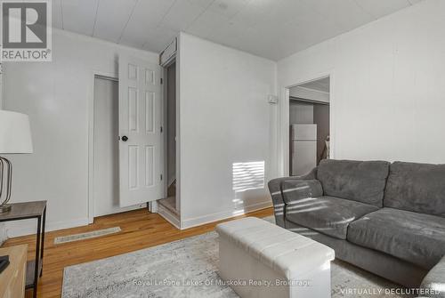 60 West Road W, Huntsville (Chaffey), ON - Indoor Photo Showing Living Room