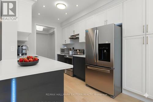 Kitchen with breakfast bar, quartz counters - 34 Coldbrook Drive, Cavan Monaghan (Millbrook Village), ON - Indoor Photo Showing Kitchen With Upgraded Kitchen