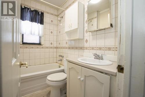 371 Elizabeth St, Sault Ste. Marie, ON - Indoor Photo Showing Bathroom