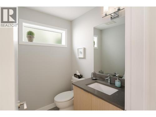 Main level powder - 3719 Woodsdale Road Unit# 17, Lake Country, BC - Indoor Photo Showing Bathroom