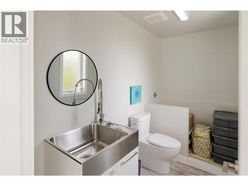 Pet wash ready bathroom on lower level - 3719 Woodsdale Road Unit# 17, Lake Country, BC - Indoor Photo Showing Bathroom