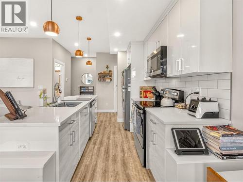 102 Cossar Avenue Unit# 103, Penticton, BC - Indoor Photo Showing Kitchen With Double Sink With Upgraded Kitchen