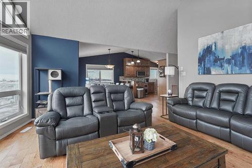 95048 River Ridge Road, Rural Lethbridge County, AB - Indoor Photo Showing Living Room