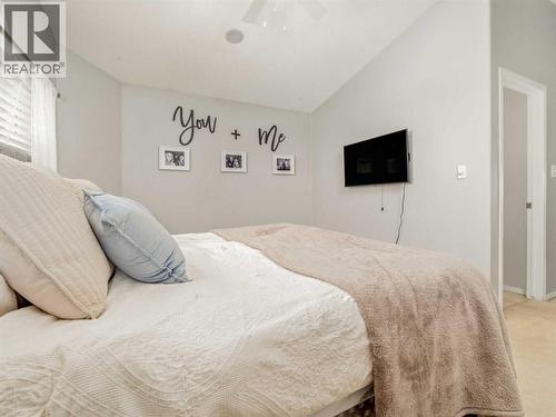 109 Peigan Court W, Lethbridge, AB - Indoor Photo Showing Bedroom