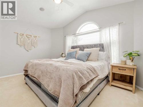 109 Peigan Court W, Lethbridge, AB - Indoor Photo Showing Bedroom