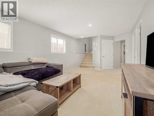 109 Peigan Court W, Lethbridge, AB - Indoor Photo Showing Bedroom