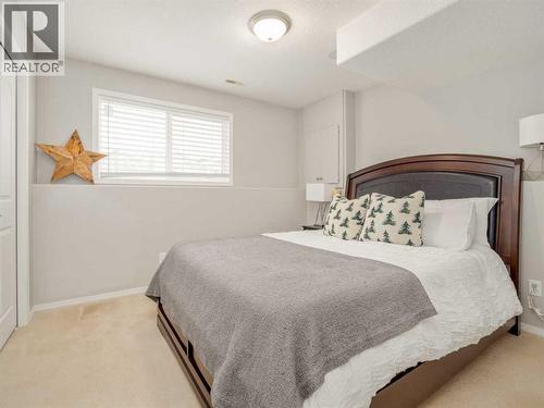 109 Peigan Court W, Lethbridge, AB - Indoor Photo Showing Bedroom