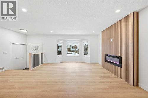 2404 51 Street Ne, Calgary, AB - Indoor