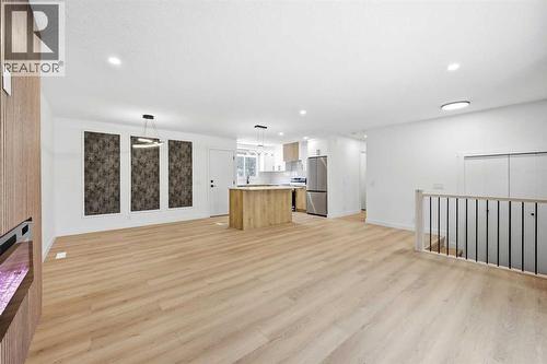 2404 51 Street Ne, Calgary, AB - Indoor