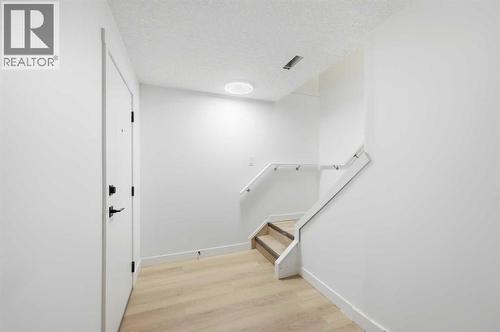 2404 51 Street Ne, Calgary, AB - Indoor Photo Showing Other Room