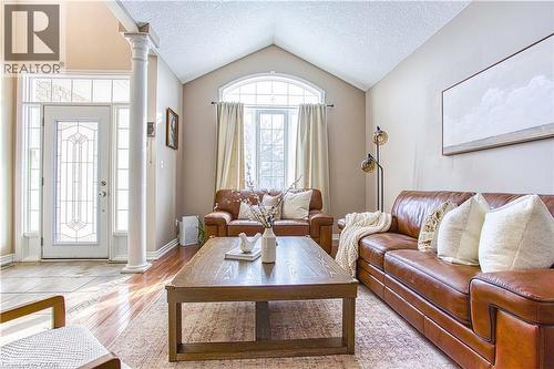 52 Biggs Avenue, Ancaster, ON - Indoor Photo Showing Living Room