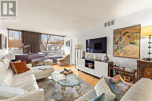 210 - 1177 Yonge Street, Toronto, ON - Indoor Photo Showing Living Room