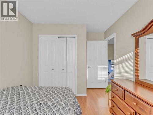 23 Ross Haven Avenue Se, Medicine Hat, AB - Indoor Photo Showing Bedroom