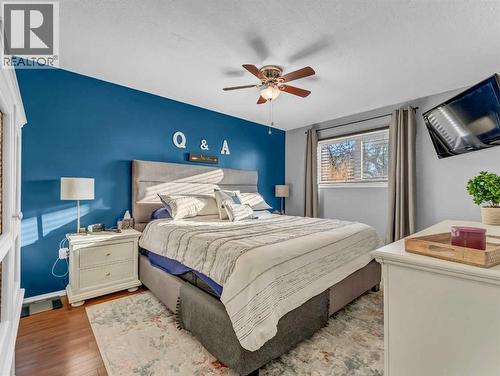 23 Ross Haven Avenue Se, Medicine Hat, AB - Indoor Photo Showing Bedroom