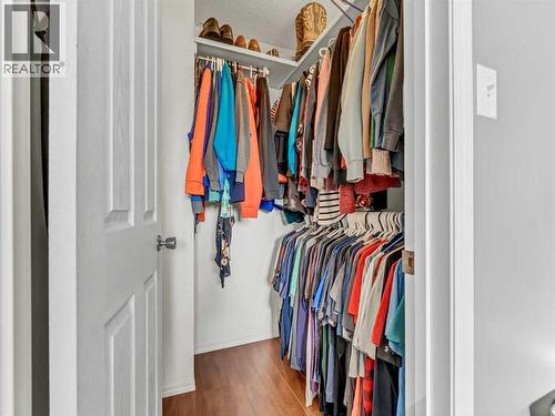 23 Ross Haven Avenue Se, Medicine Hat, AB - Indoor With Storage