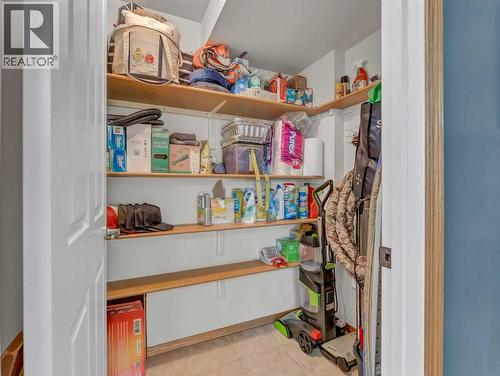 23 Ross Haven Avenue Se, Medicine Hat, AB - Indoor With Storage