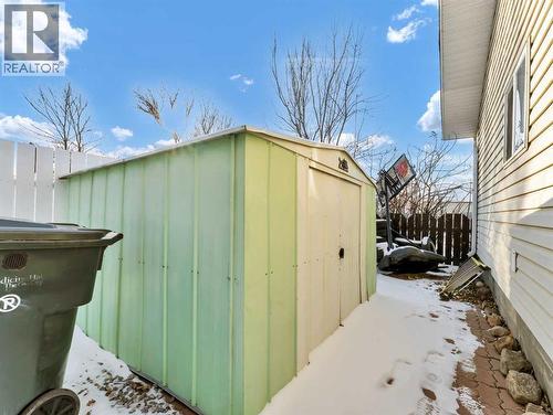 23 Ross Haven Avenue Se, Medicine Hat, AB - Outdoor With Exterior