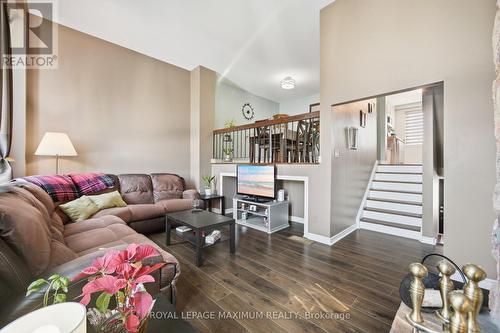 7493 Bybrook Drive, Mississauga, ON - Indoor Photo Showing Living Room