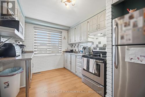 7493 Bybrook Drive, Mississauga, ON - Indoor Photo Showing Kitchen