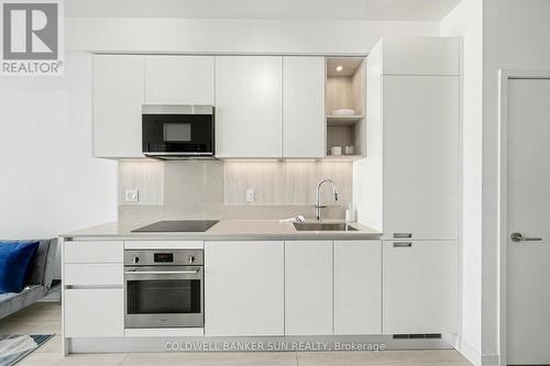 2009 - 39 Mary Street, Barrie, ON - Indoor Photo Showing Kitchen