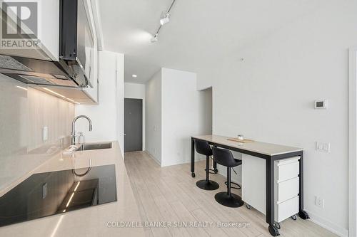 2009 - 39 Mary Street, Barrie, ON - Indoor Photo Showing Kitchen